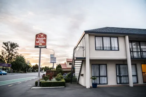 Annabelle Court Motel Exterior Photos