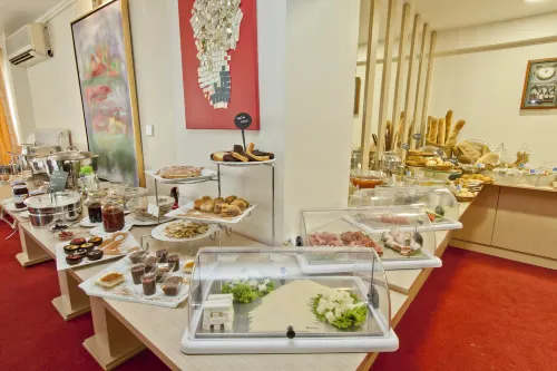 Triton Hotel Piraeus Restauration Photos