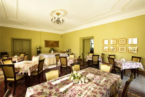 Pałac Wiechlice - Hotel, Restaurant, Spa Restauration Photos