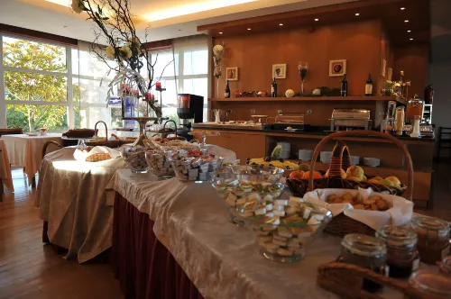Hotel Lusitania Congress & Spa Makanan Photos