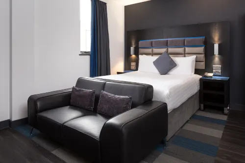 Roomzzz Chester City Photos