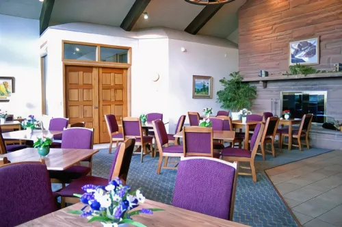 Best Western Plus Silver Saddle Inn Restauration Photos