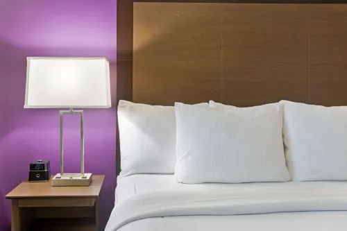 La Quinta Inn & Suites by Wyndham Visalia/Sequoia Gateway Photos