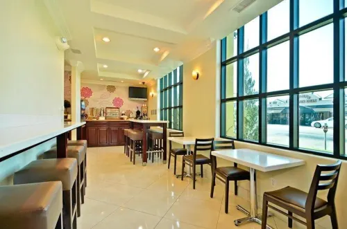 Best Western Woodland Hills Inn Restauration Photos