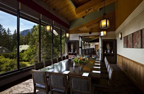 Banff Park Lodge Dining Photos