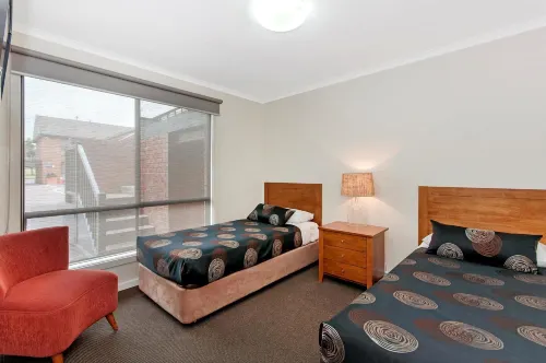 Waves Motel and Apartments Photos