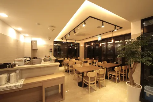 Harbor Hotel Restauration Photos