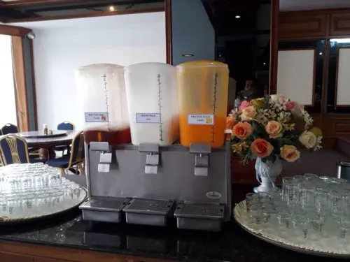 Royal Palace Hotel Dining Photos
