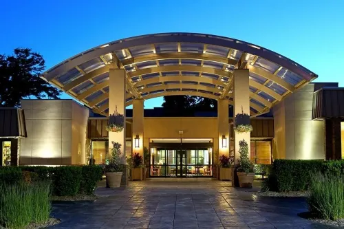 Sheraton Milwaukee Brookfield Hotel Exterior Photos