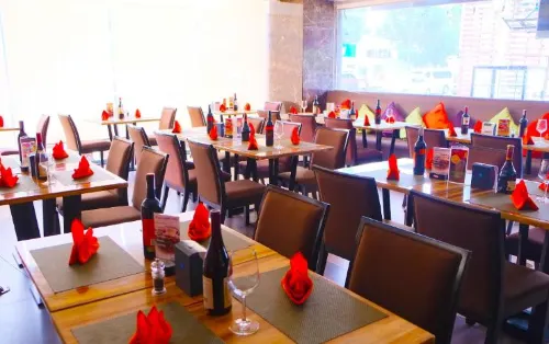 Castle Peak Hotel Dining Photos