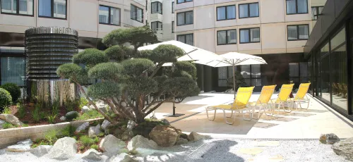 Ramada by Wyndham Nuernberg Parkhotel Exterior Photos