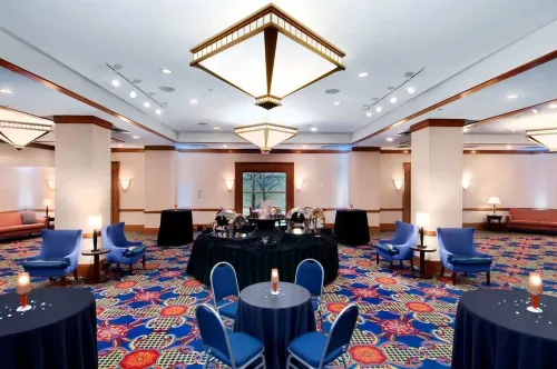 DoubleTree by Hilton Tulsa - Warren Place Dining Photos