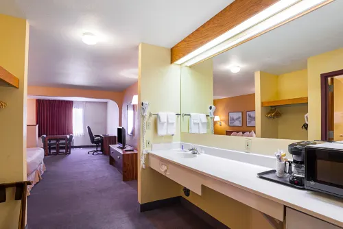 Rodeway Inn & Suites Photos