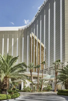 Four Seasons Hotel Las Vegas Exterior Photos