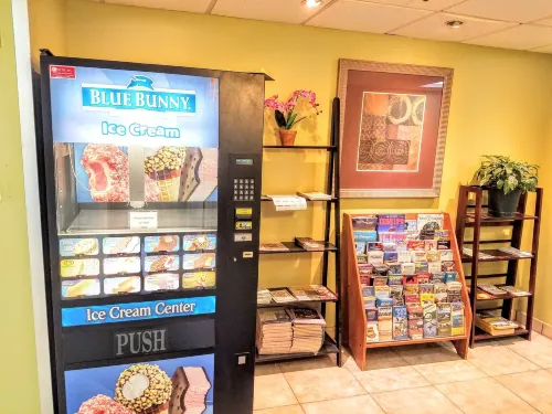 Days Inn by Wyndham Windsor Locks / Bradley Intl Airport Public Areas Photos