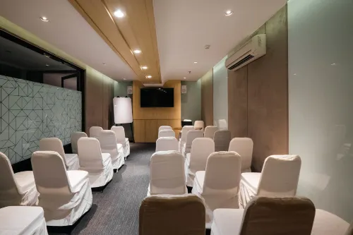 Namin Dago Hotel Business Facilities Photos