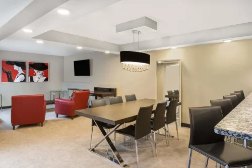 Ramada by Wyndham des Moines Airport Makanan Photos