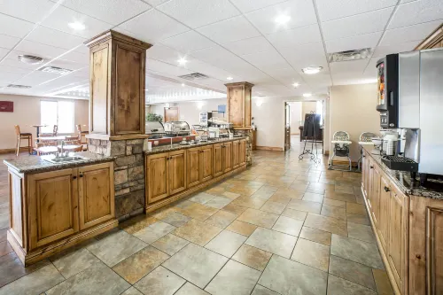 Comfort Inn at Convention Center Restauration Photos
