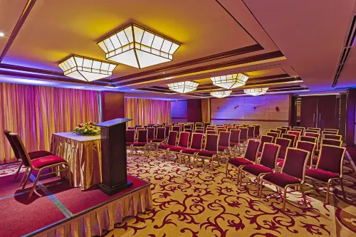 Six Seasons Hotel Business Photos