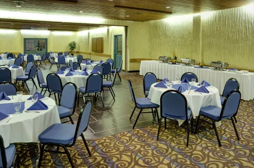 Best Western Cedar Park Inn Dining Photos
