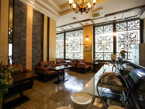 Aura Hotel Ăn uống Photos