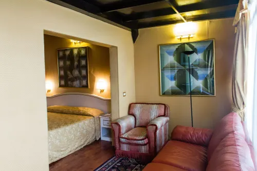 Canova Rooms in Spanish Steps Photos