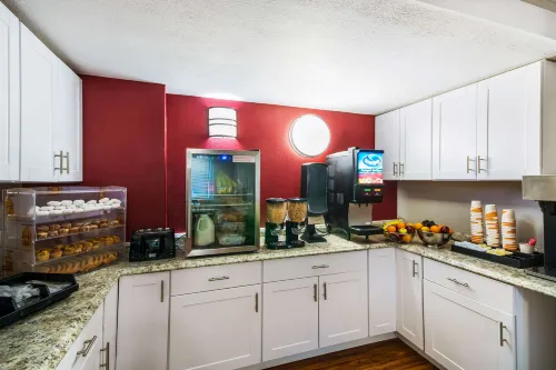 Days Inn by Wyndham Charleston WV Restauration Photos