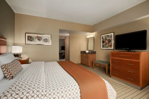 Embassy Suites by Hilton Chicago O'Hare Rosemont Photos