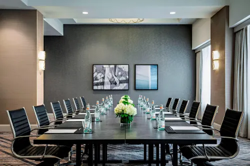 JW Marriott Houston by the Galleria Business Photos