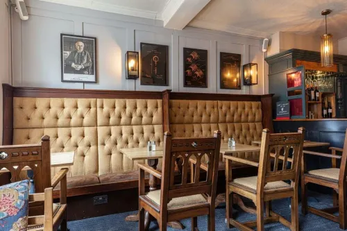 The Kings Arms and Royal Hotel, Godalming, Surrey Restauration Photos