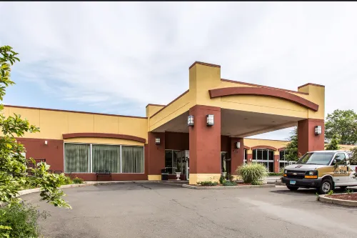 Clarion Hotel & Suites Hamden-New Haven Exterior Photos