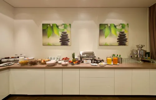 Holiday Inn - the niu, Fusion Hamburg St. Georg Mahlzeiten Photos