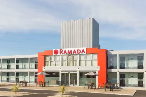 Ramada by Wyndham Milton Keynes Exterior Photos