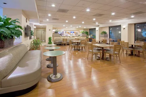Holiday Inn Express & Suites Miami - Hialeah Public Areas Photos
