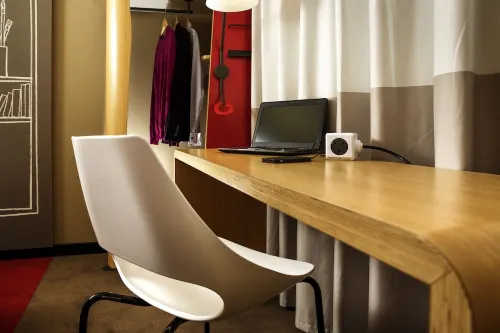 Ibis Styles London Gatwick Airport Public Areas Photos