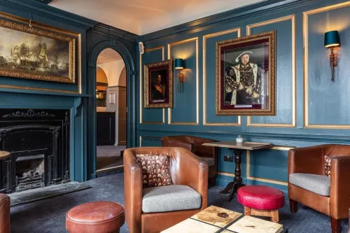 The Kings Arms and Royal Hotel, Godalming, Surrey Public Areas Photos
