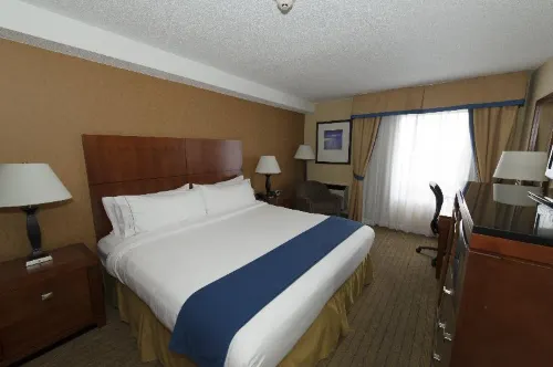 Sandman Hotel & Suites London Downtown Rooms Photos