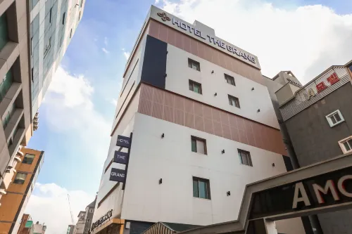 HY Realty Hotel Exterior Photos