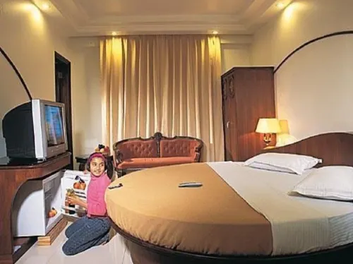 Hotel Grand Godwin - Near New Delhi Railway Station - Free Airport Pick-up Photos
