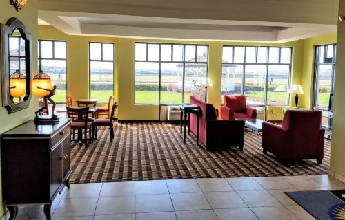 Days Inn by Wyndham Windsor Locks / Bradley Intl Airport Photos