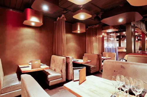Sandman Signature Vancouver Airport Hotel & Resort Restauration Photos