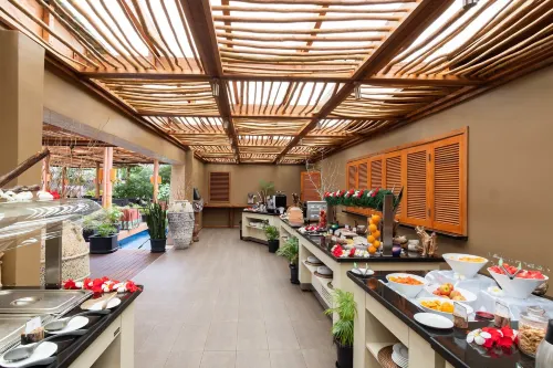 Lomani Island Resort & Spa Dining Photos
