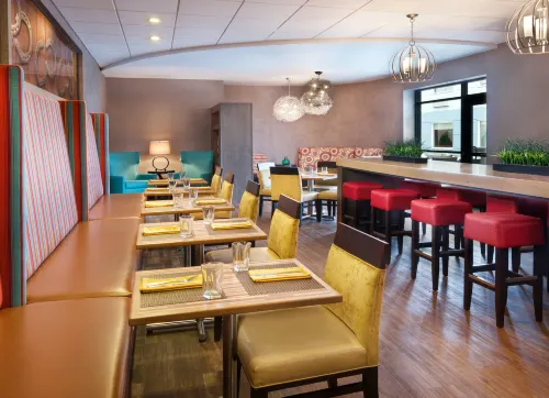 Hotel Indigo Cleveland-Beachwood Dining Photos