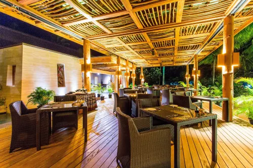 Lomani Island Resort & Spa Dining Photos