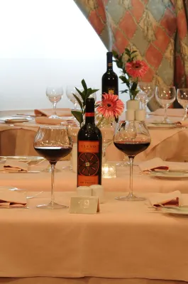 FlyOn Hotel & Conference Center Dining Photos