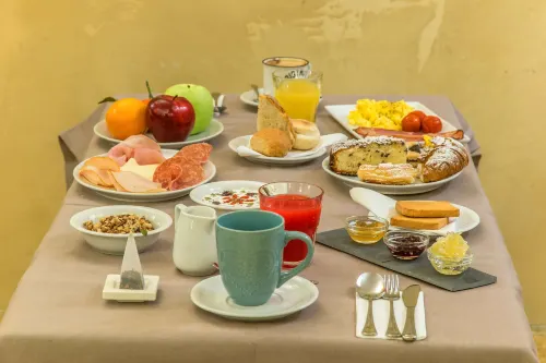 Room Select Via Veneto Dining Photos