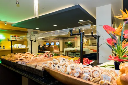 Vive Hotel Waikiki Makanan Photos
