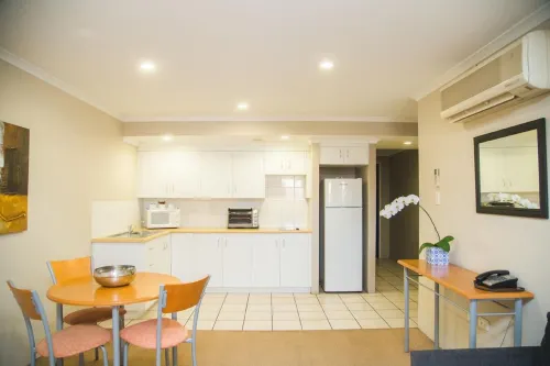 Cosmopolitan Motel & Serviced Apartments Photos