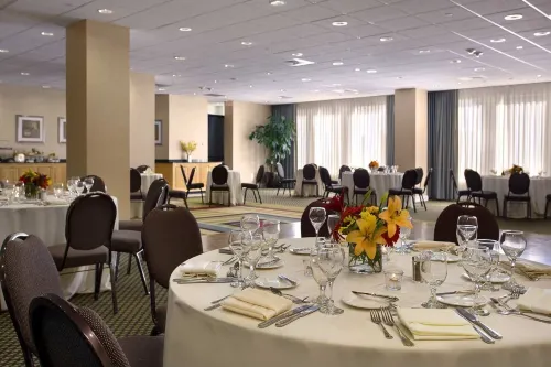 DoubleTree by Hilton Hartford Downtown Restauration Photos