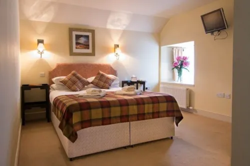 Loch Ness Inn Photos